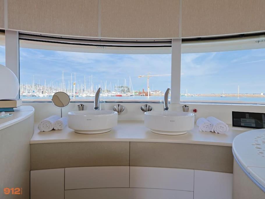 Anthenea Suite Hoteliere Flottante Perros-Guirec Extérieur photo