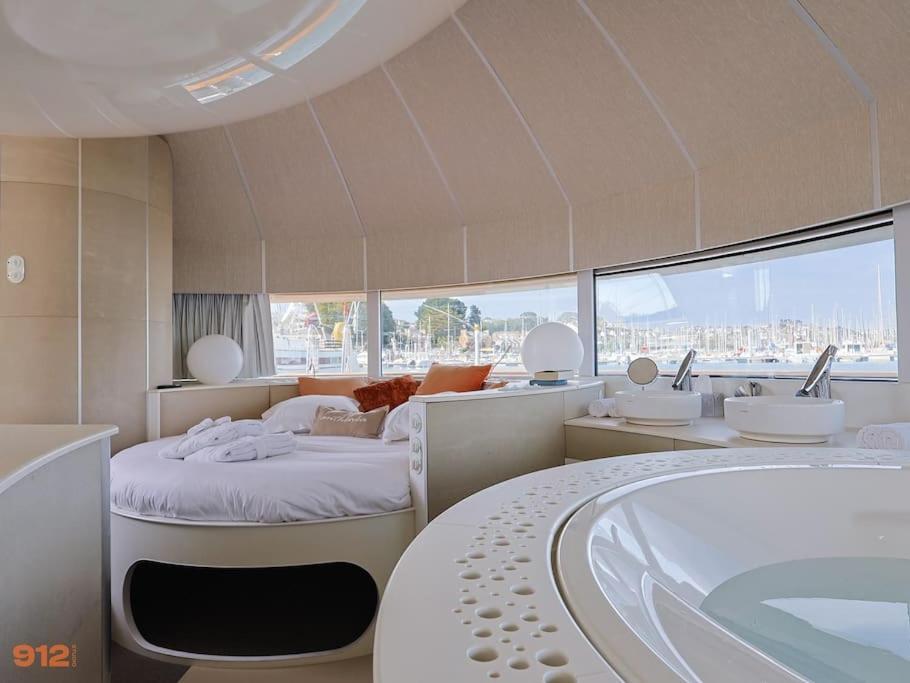 Anthenea Suite Hoteliere Flottante Perros-Guirec Extérieur photo