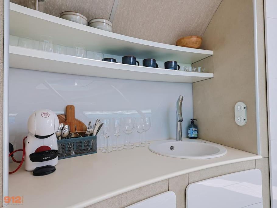 Anthenea Suite Hoteliere Flottante Perros-Guirec Extérieur photo