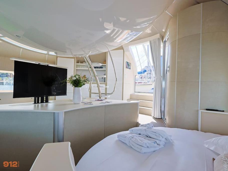 Anthenea Suite Hoteliere Flottante Perros-Guirec Extérieur photo